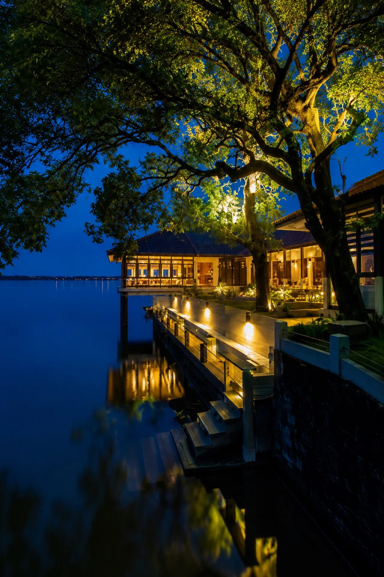 Ekho Lake House